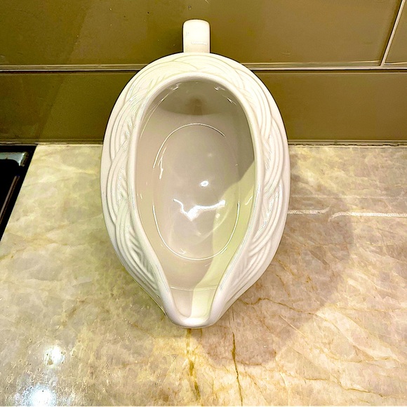 Pfaltzgraff Berry Basket Gravy Boat.  Made in USA - Picture 3 of 14